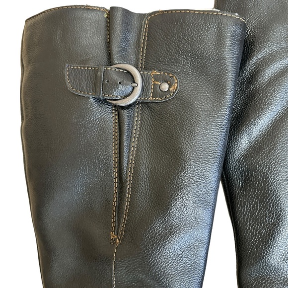 BORN Black Tall Flat Sole Buckle Side Zip Boots Size 9 - Picture 3 of 7